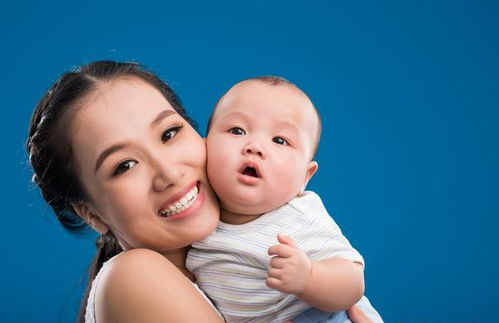 宝宝爱打妈妈别生气,婴儿这仨举动是表达爱意,最后一种都经历过