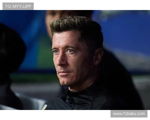 莱万多夫斯基无球跑动与空间利用解析 莱万多夫斯基无球跑动与空间利用解析